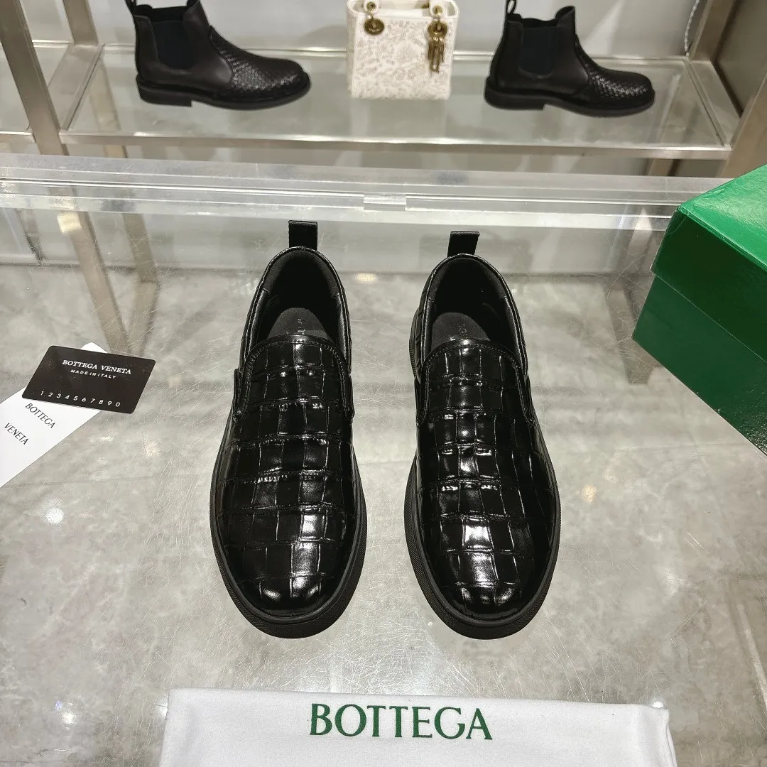 [BV] Top P: 720💰 Couple style, Size: Female 35-39, Male 39--44 (Female 40. Male 38. 45, non-refundable) Bottega Veneta 2025 new model, the highest version in the counter, Bottega Veneta counter synchronization style! Round toe braided slip-on shoes! Imported cowhide leather surface, original molded outsole! 1:1 replica! !